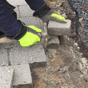 Fliserne skrider: Sørg for at få renset fugesand af fliserne Fliserne skrider: Sørg for at få renset fugesand af fliserne